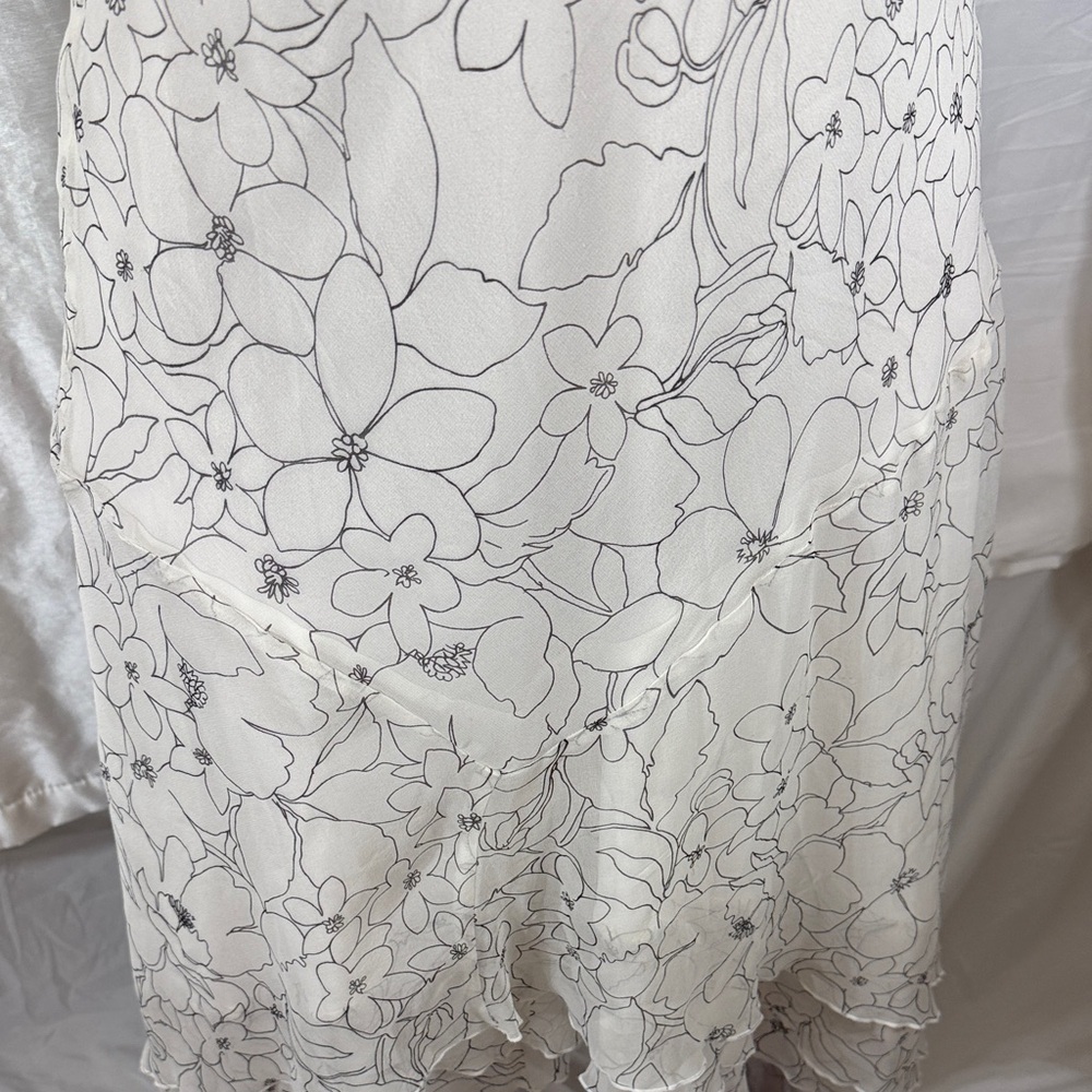 White House Black Market Ivory and Charcoal Floral Dress - Picture 5 of 11